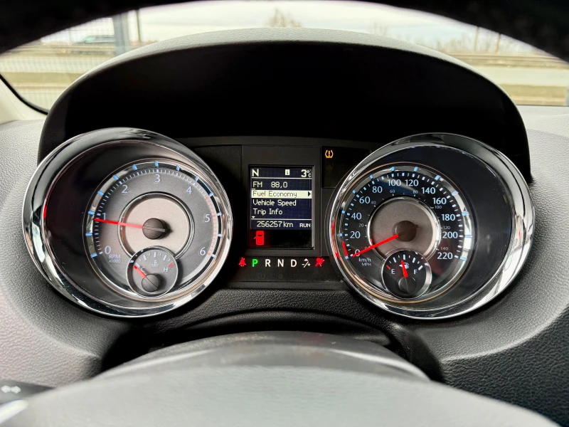 Lancia Voyager 2.8 CRDI FULL, снимка 13 - Автомобили и джипове - 53419191