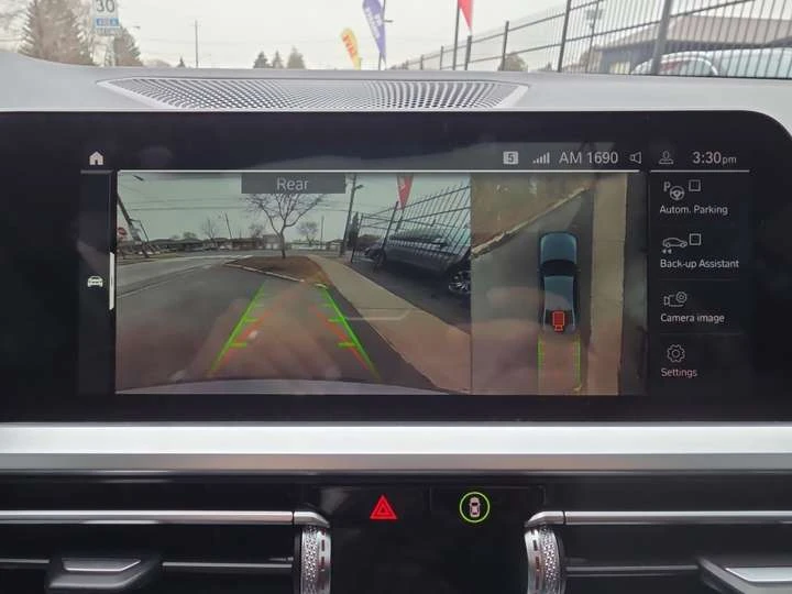 BMW 330 330i xDrive * NO ACCIDENTS/HUD/HARMAN KARDON/CARPL, снимка 12 - Автомобили и джипове - 54428400