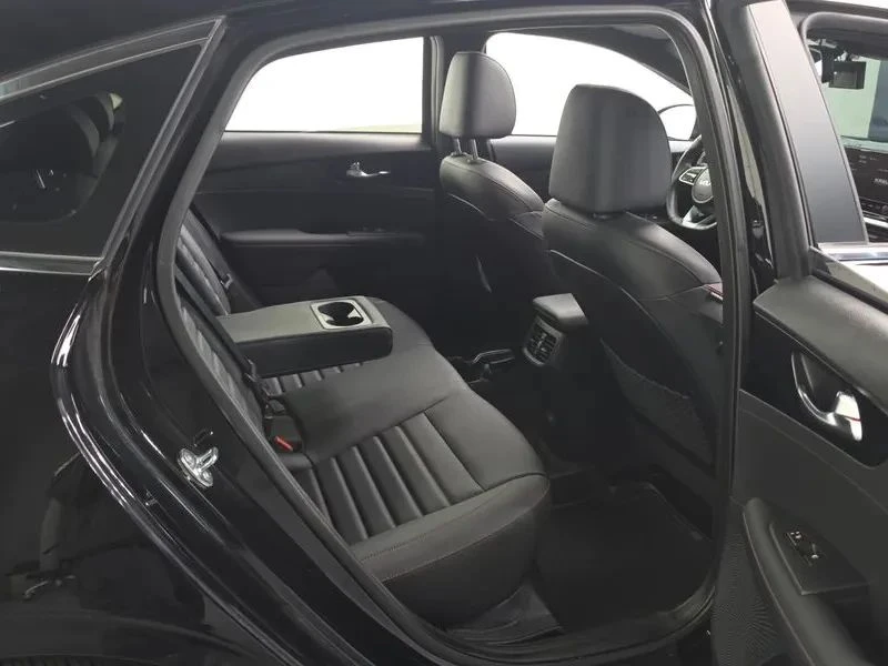 Kia K3, снимка 12 - Автомобили и джипове - 56690481