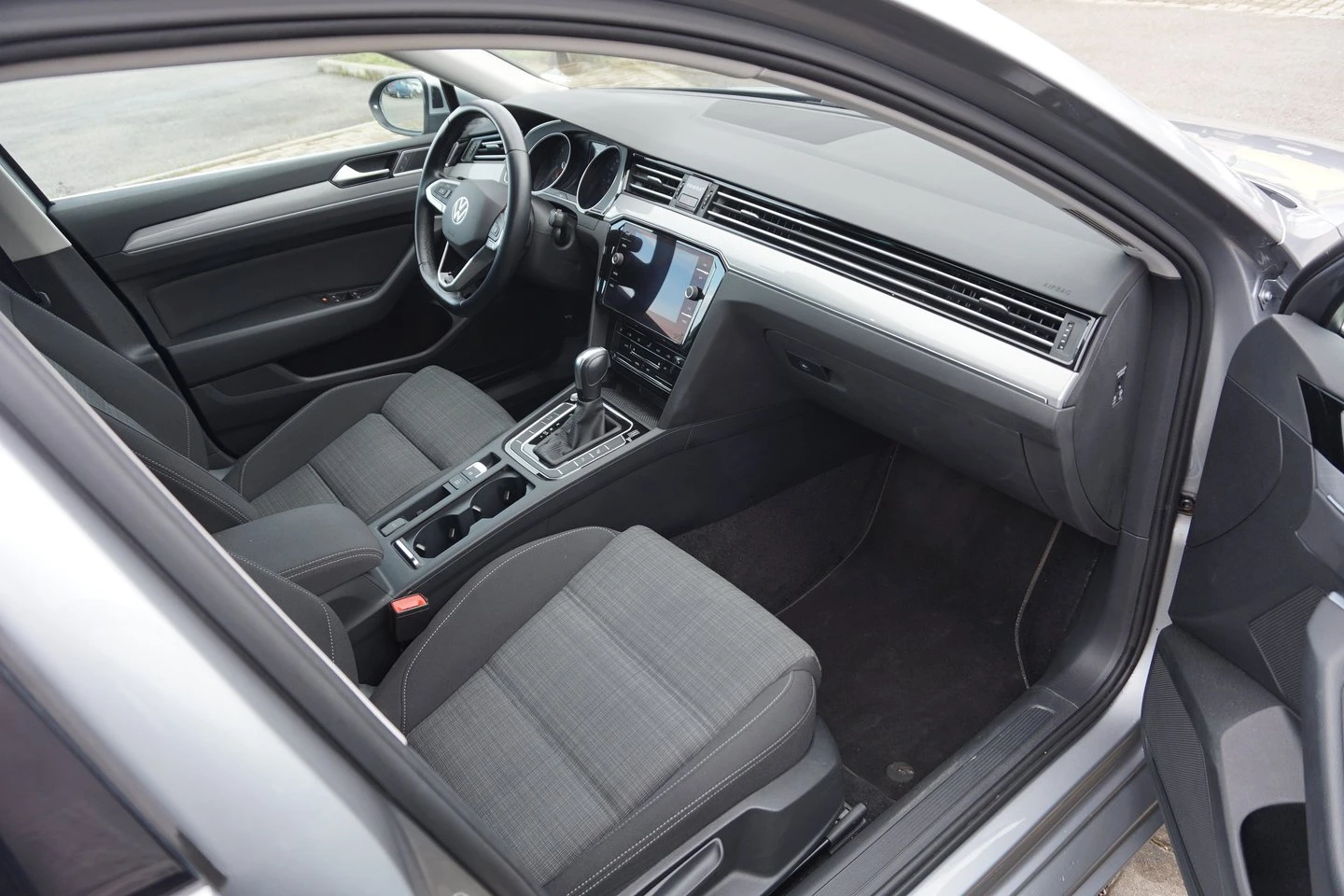 VW Passat Business 2.0 TDI SCR DSG - изображение 6