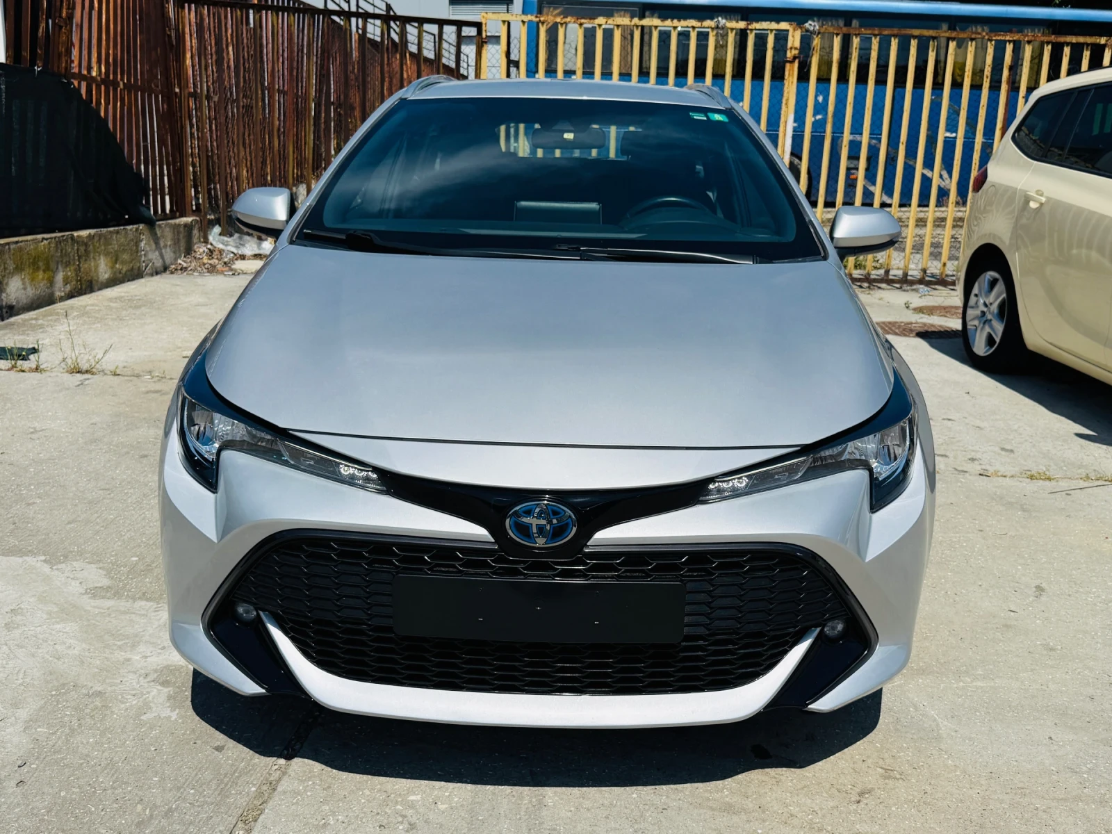 Toyota Corolla 1.8 Hybrid Touring Sport Гаранция - изображение 2