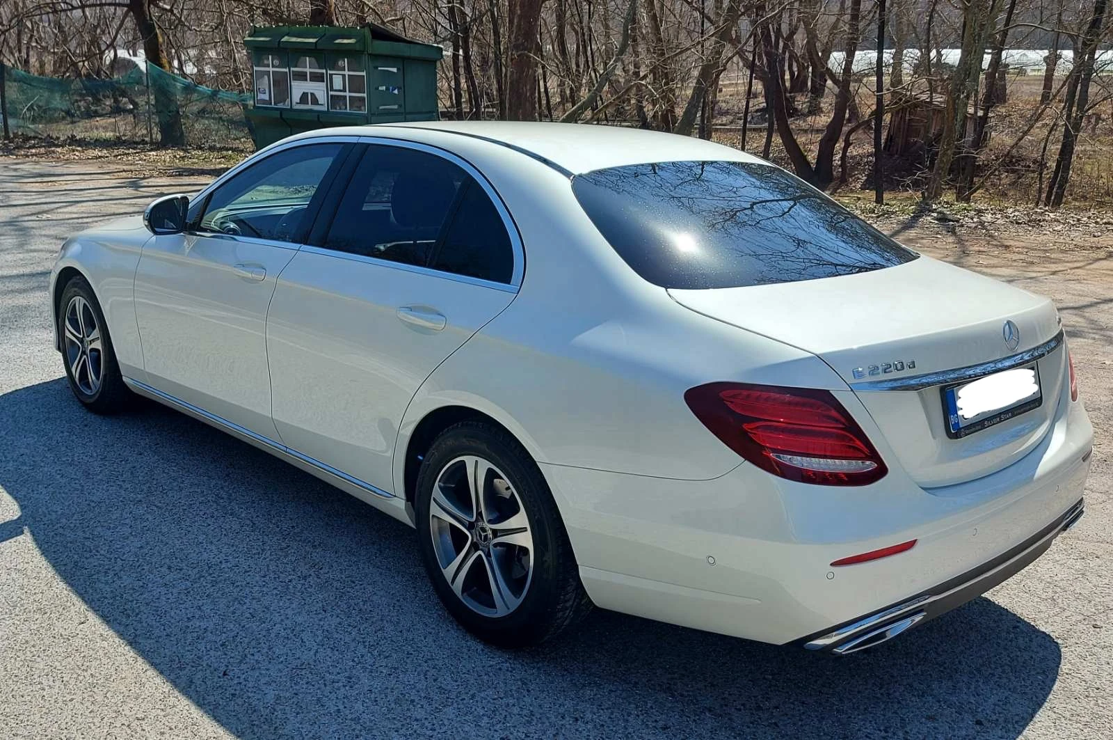 Mercedes-Benz E 220 4MATIC Ambient, 9G Tronic, от Силвър Стар - изображение 2