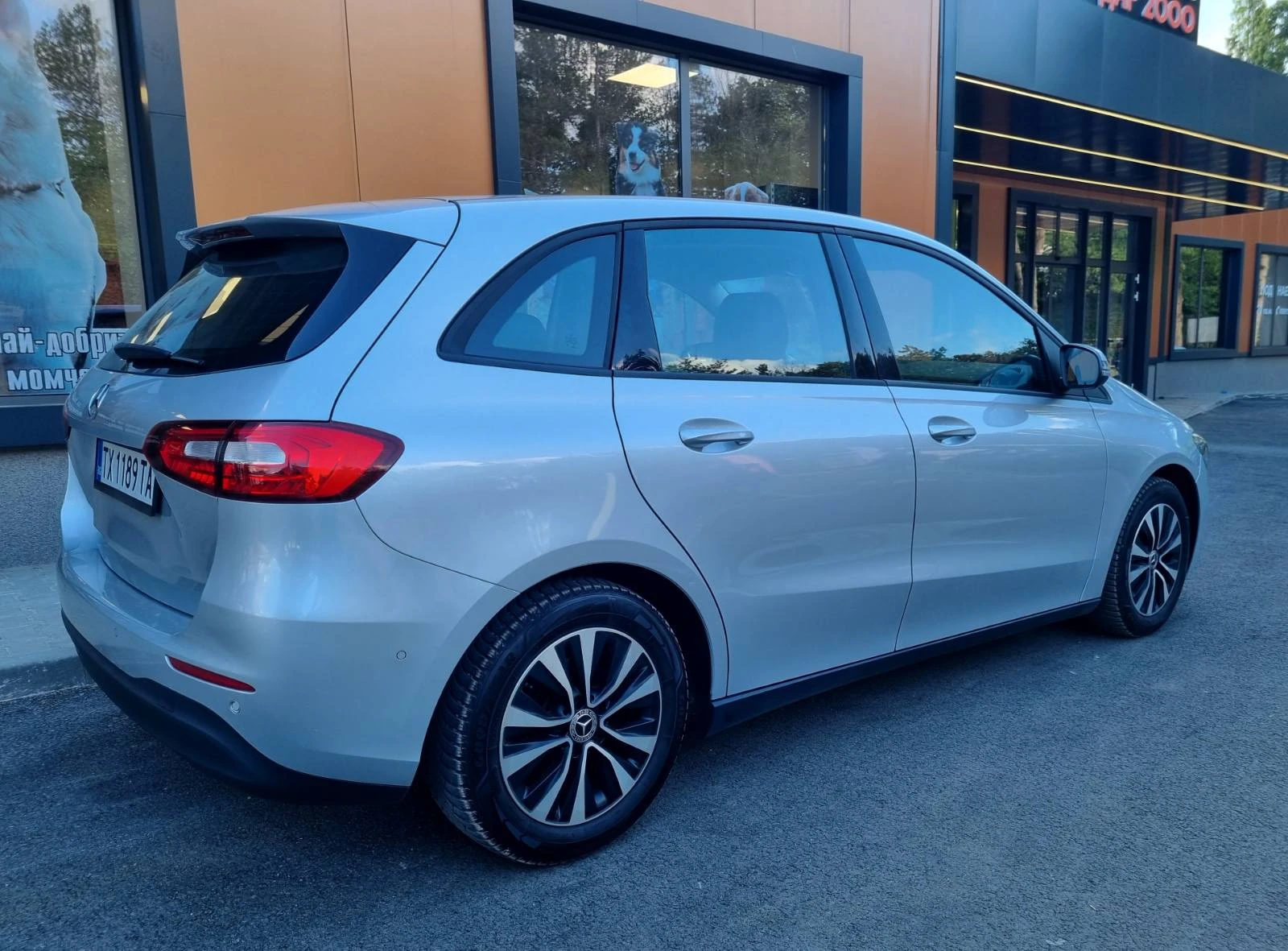 Mercedes-Benz B 180 1.3i 136k.с. DCT - изображение 6