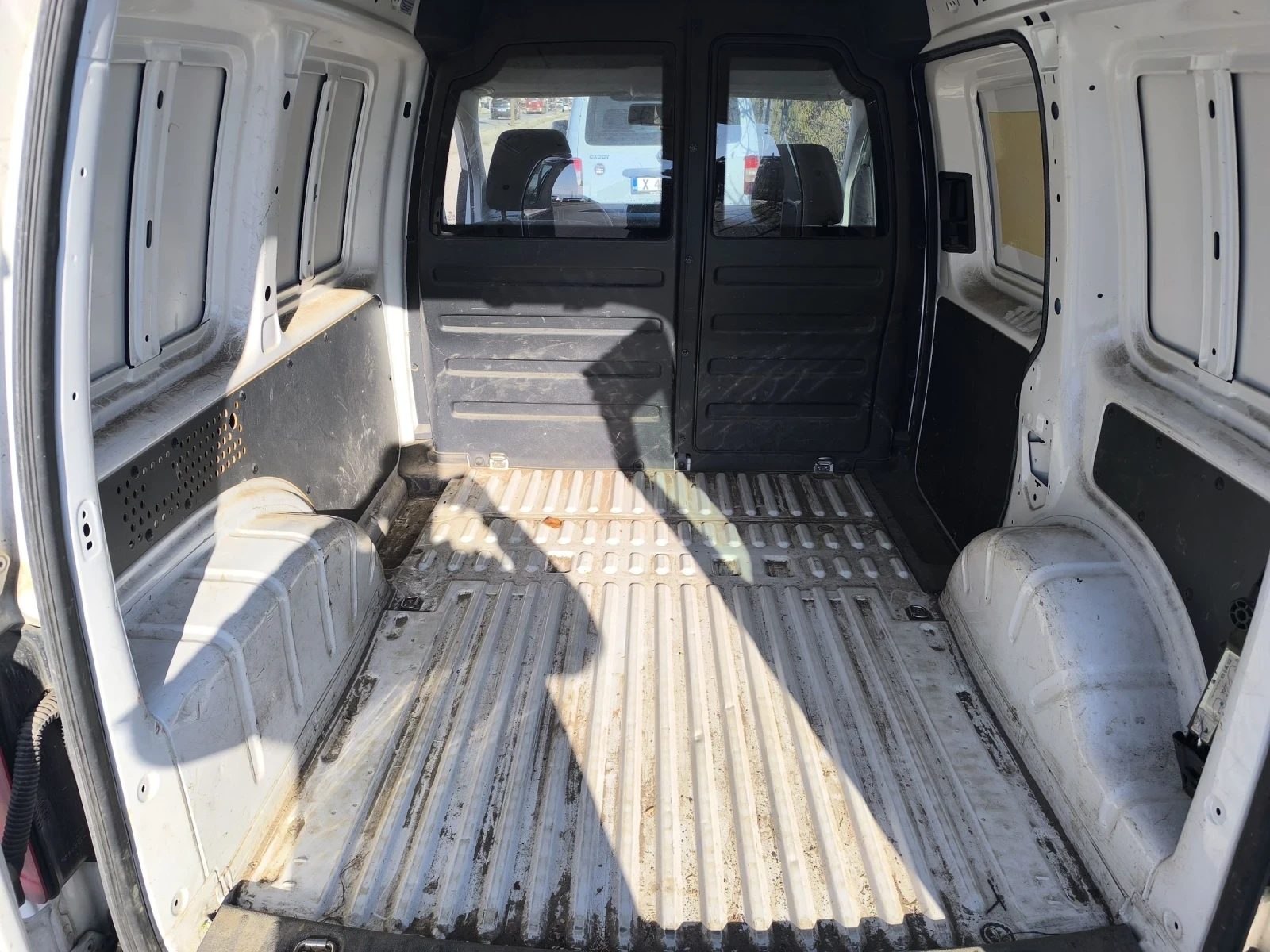 VW Caddy 2.0tdi 70500km. - изображение 6