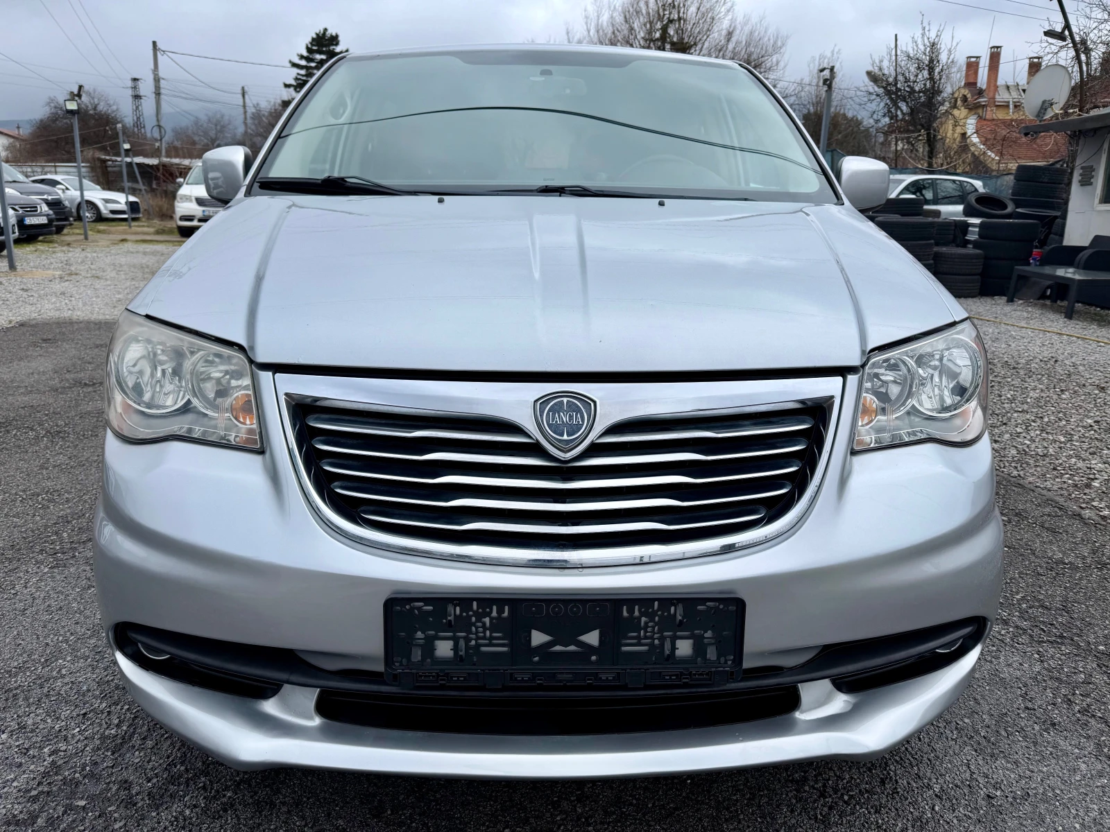 Lancia Voyager 2.8 CRDI FULL - изображение 2