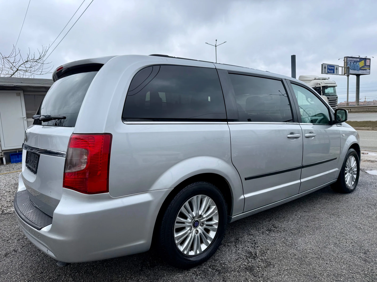 Lancia Voyager 2.8 CRDI FULL - изображение 4