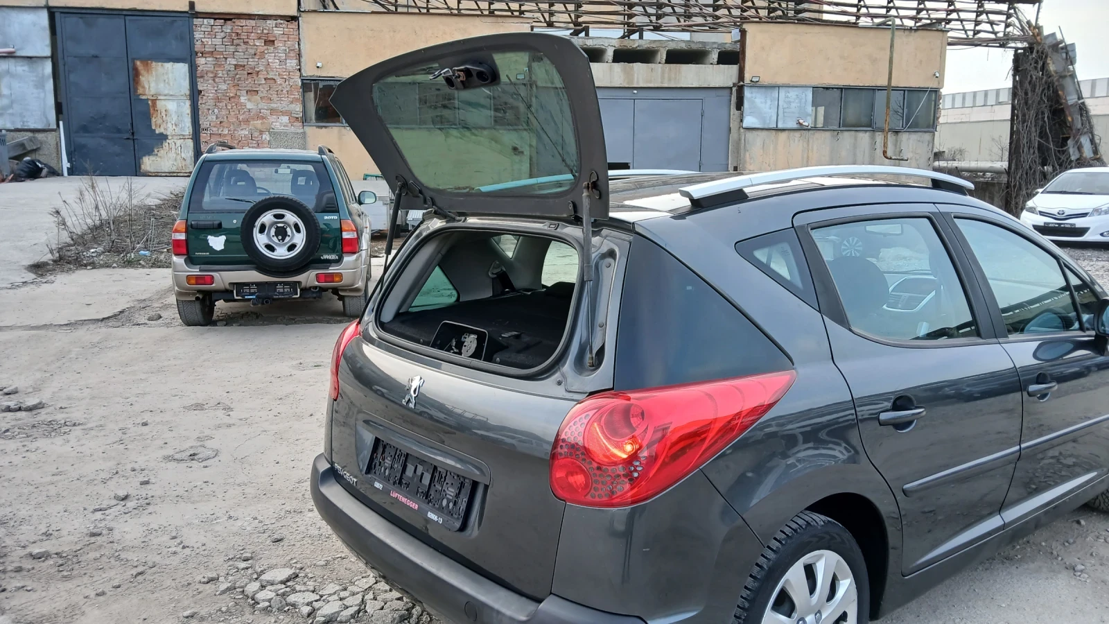 Peugeot 207 1.6HDI 90кс, снимка 8 - Автомобили и джипове - 53879139