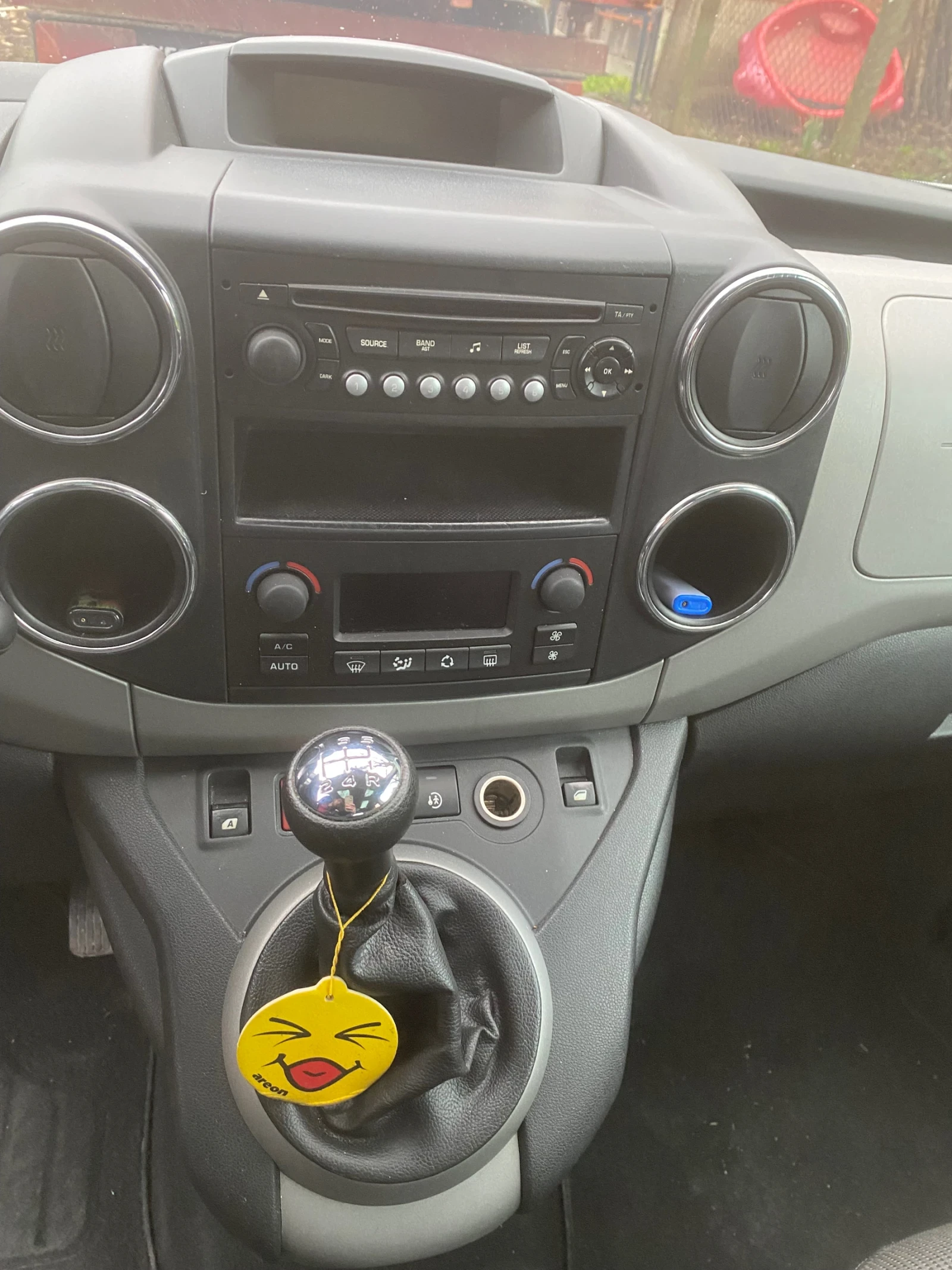 Peugeot Partner, снимка 7 - Автомобили и джипове - 54032135