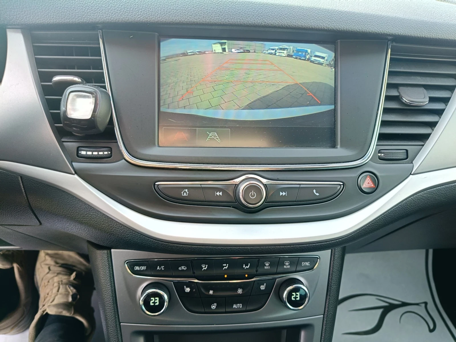 Opel Astra 1.6 CDTI , снимка 7 - Автомобили и джипове - 54249532