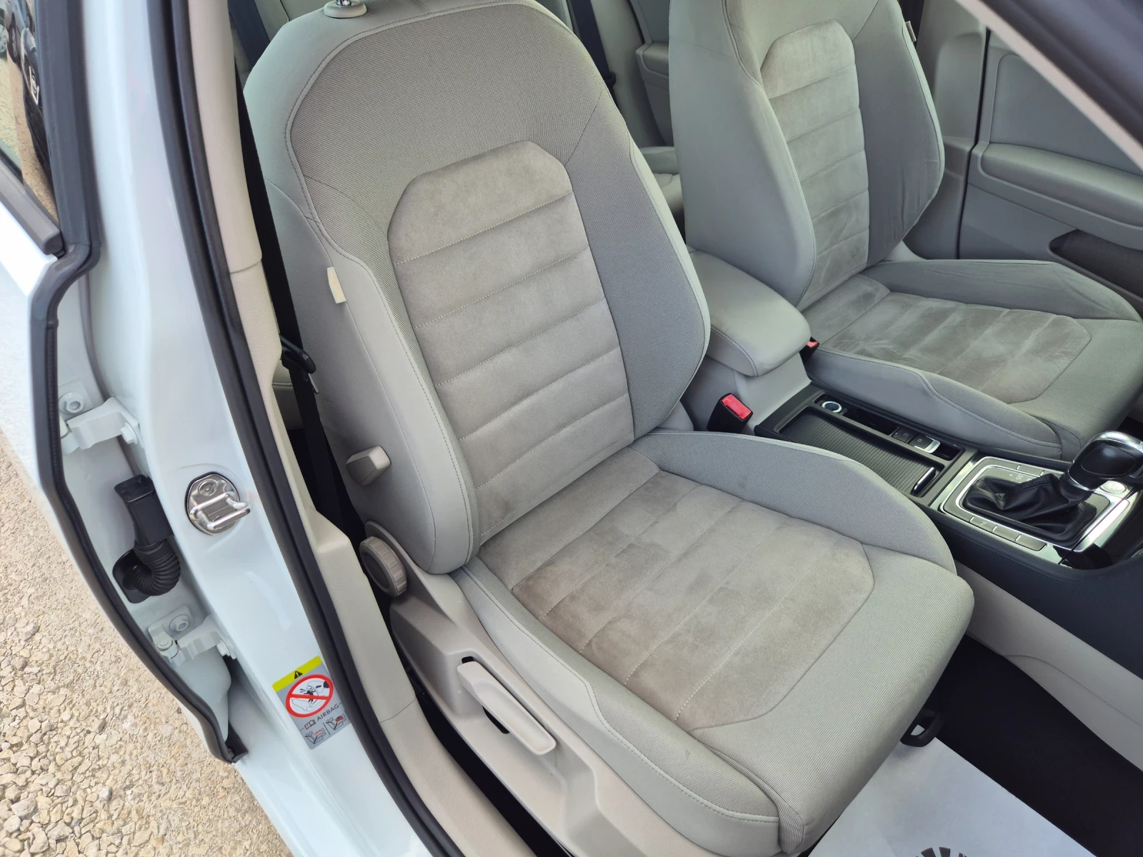 VW Golf 2.0TDI Highline, снимка 15 - Автомобили и джипове - 54624474