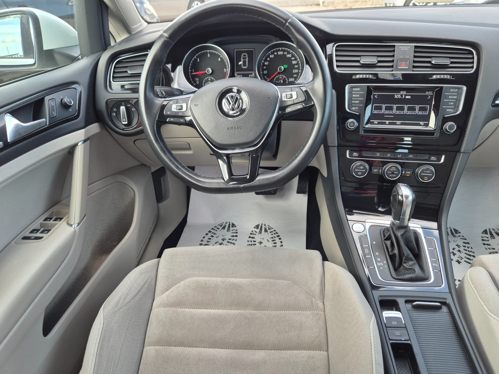 VW Golf 2.0TDI Highline, снимка 10 - Автомобили и джипове - 54624474