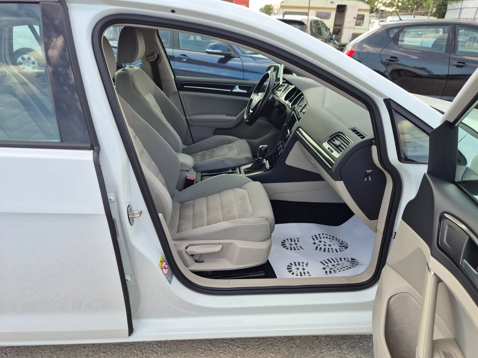 VW Golf 2.0TDI Highline, снимка 14 - Автомобили и джипове - 54624474
