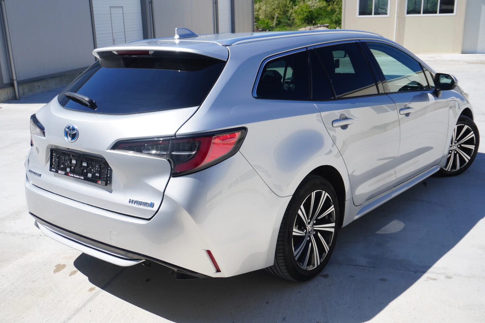Toyota Corolla 1.8HYBRID EXECUTIVE-45.500km!!, снимка 4 - Автомобили и джипове - 54692129