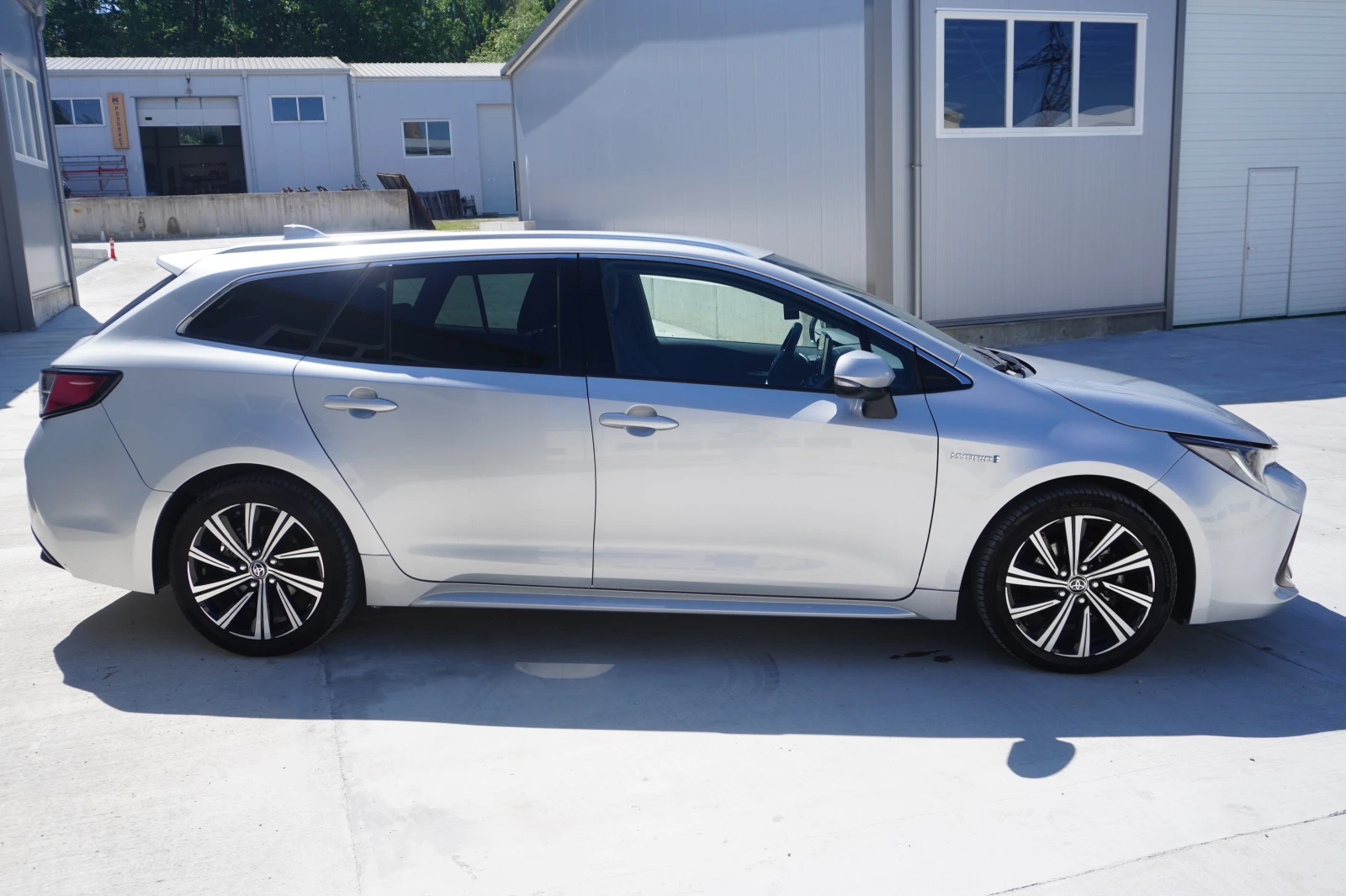 Toyota Corolla 1.8HYBRID EXECUTIVE-45.500km!!, снимка 5 - Автомобили и джипове - 54692129