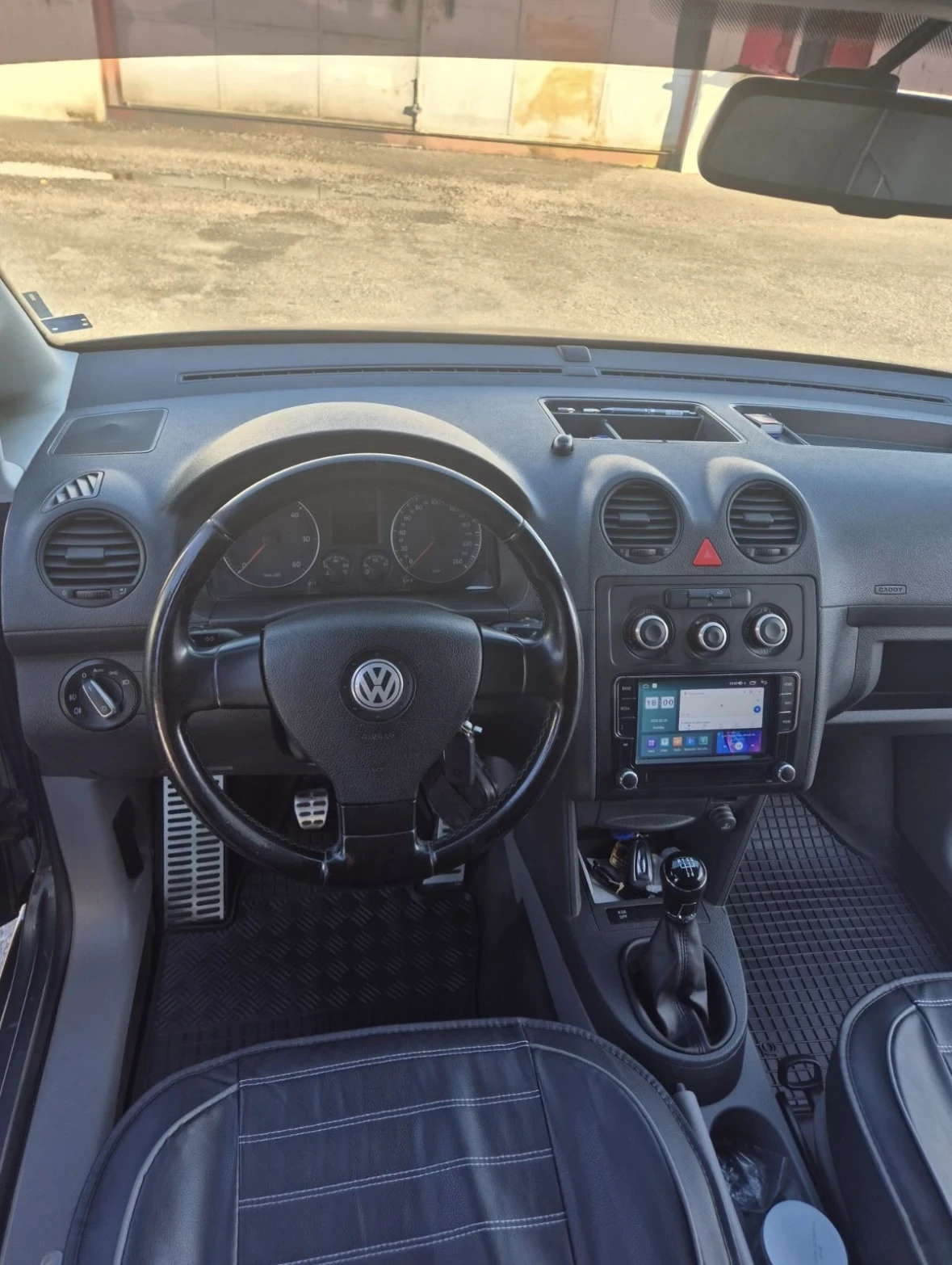 VW Caddy, снимка 9 - Автомобили и джипове - 55891913