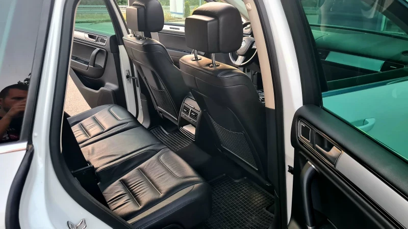 VW Touareg 3.0D 268hp FACE, снимка 13 - Автомобили и джипове - 51150971