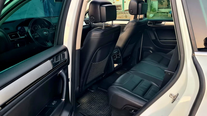 VW Touareg 3.0D 268hp FACE, снимка 14 - Автомобили и джипове - 51150971
