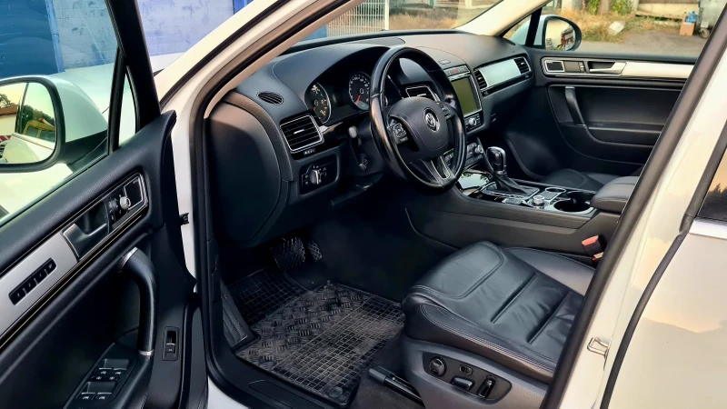 VW Touareg 3.0D 268hp FACE, снимка 9 - Автомобили и джипове - 51150971