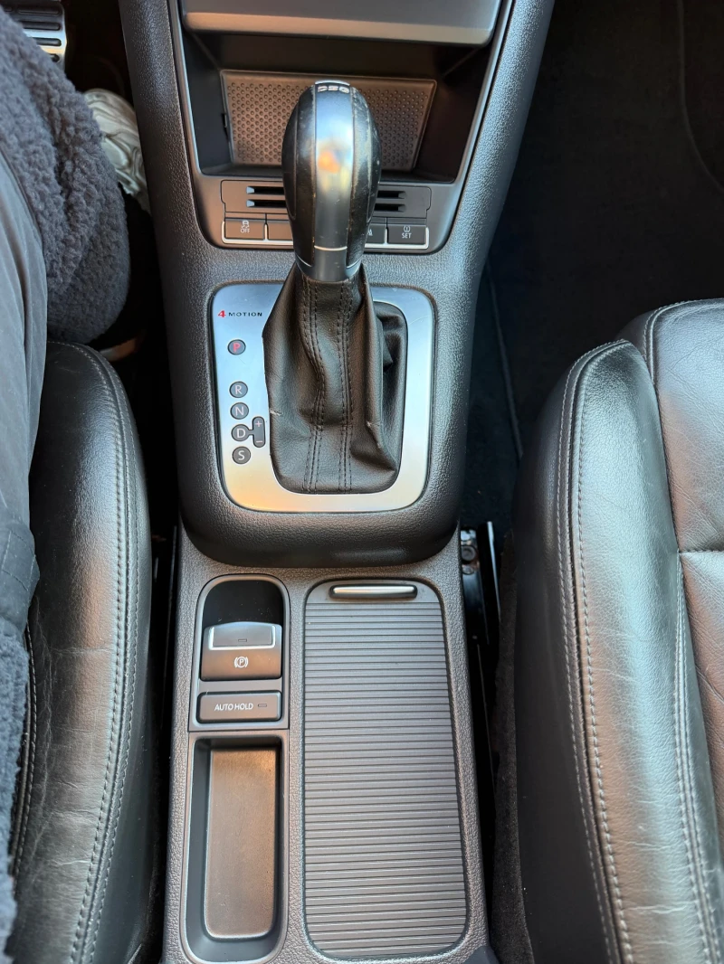 VW Tiguan 2.0TDI R-LINE , 4X4 , SWISS, PANORAMA, снимка 15 - Автомобили и джипове - 52910206