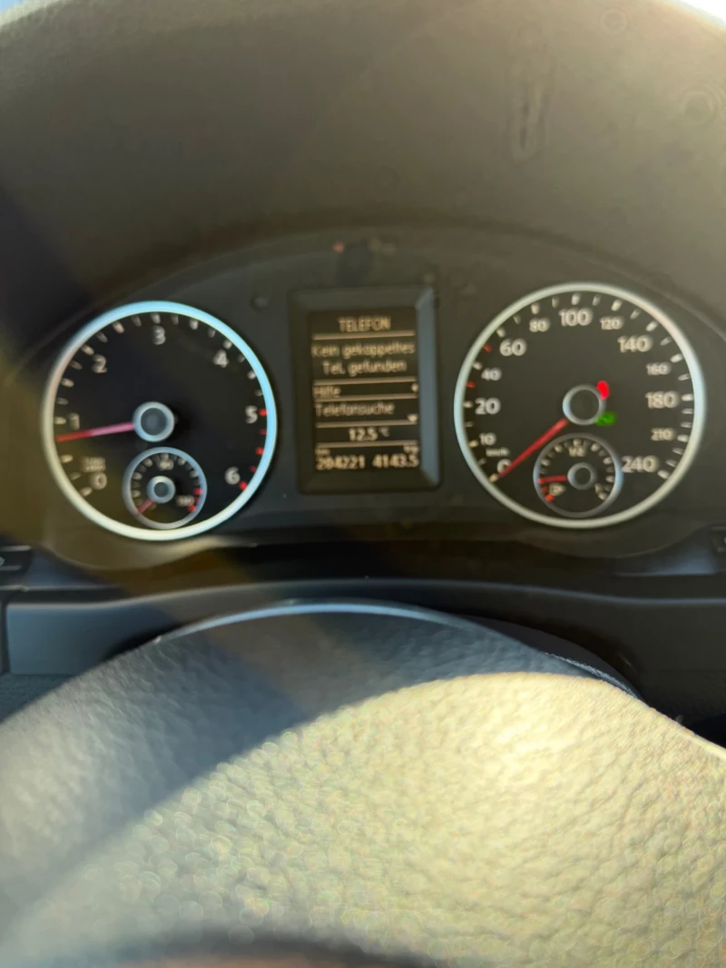 VW Tiguan 2.0TDI R-LINE , 4X4 , SWISS, PANORAMA, снимка 14 - Автомобили и джипове - 52910206