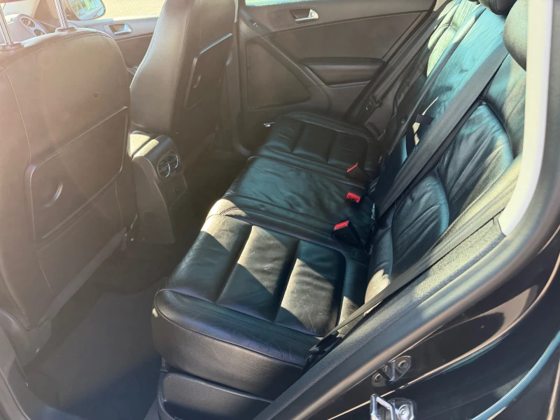VW Tiguan 2.0TDI R-LINE , 4X4 , SWISS, PANORAMA, снимка 6 - Автомобили и джипове - 52910206