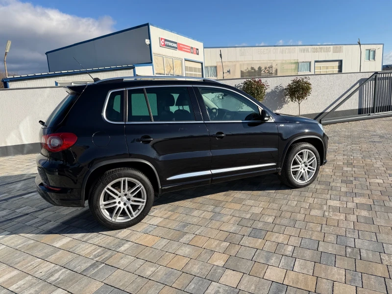 VW Tiguan 2.0TDI R-LINE , 4X4 , SWISS, PANORAMA, снимка 2 - Автомобили и джипове - 52910206