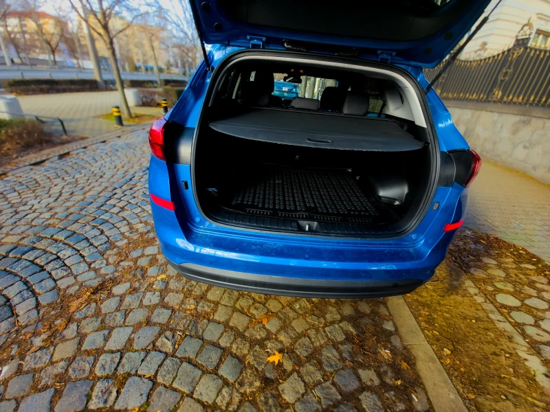 Hyundai Tucson, снимка 3 - Автомобили и джипове - 52943641