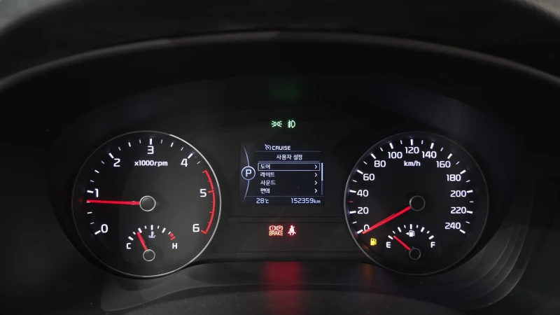 Kia Sportage 2.0 CRDI / АВТОМАТИК / СЕРВИЗНА ИСТОРИЯ !!!, снимка 11 - Автомобили и джипове - 53382551