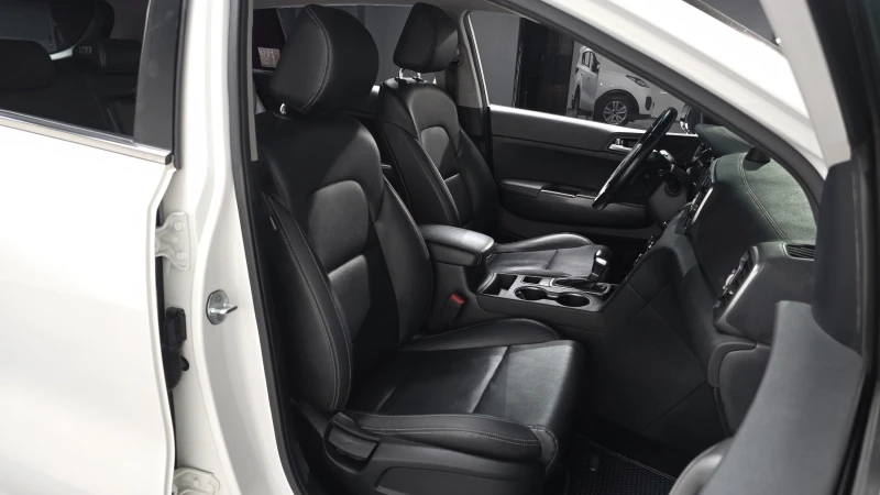 Kia Sportage 2.0 CRDI / АВТОМАТИК / СЕРВИЗНА ИСТОРИЯ !!!, снимка 7 - Автомобили и джипове - 53382551