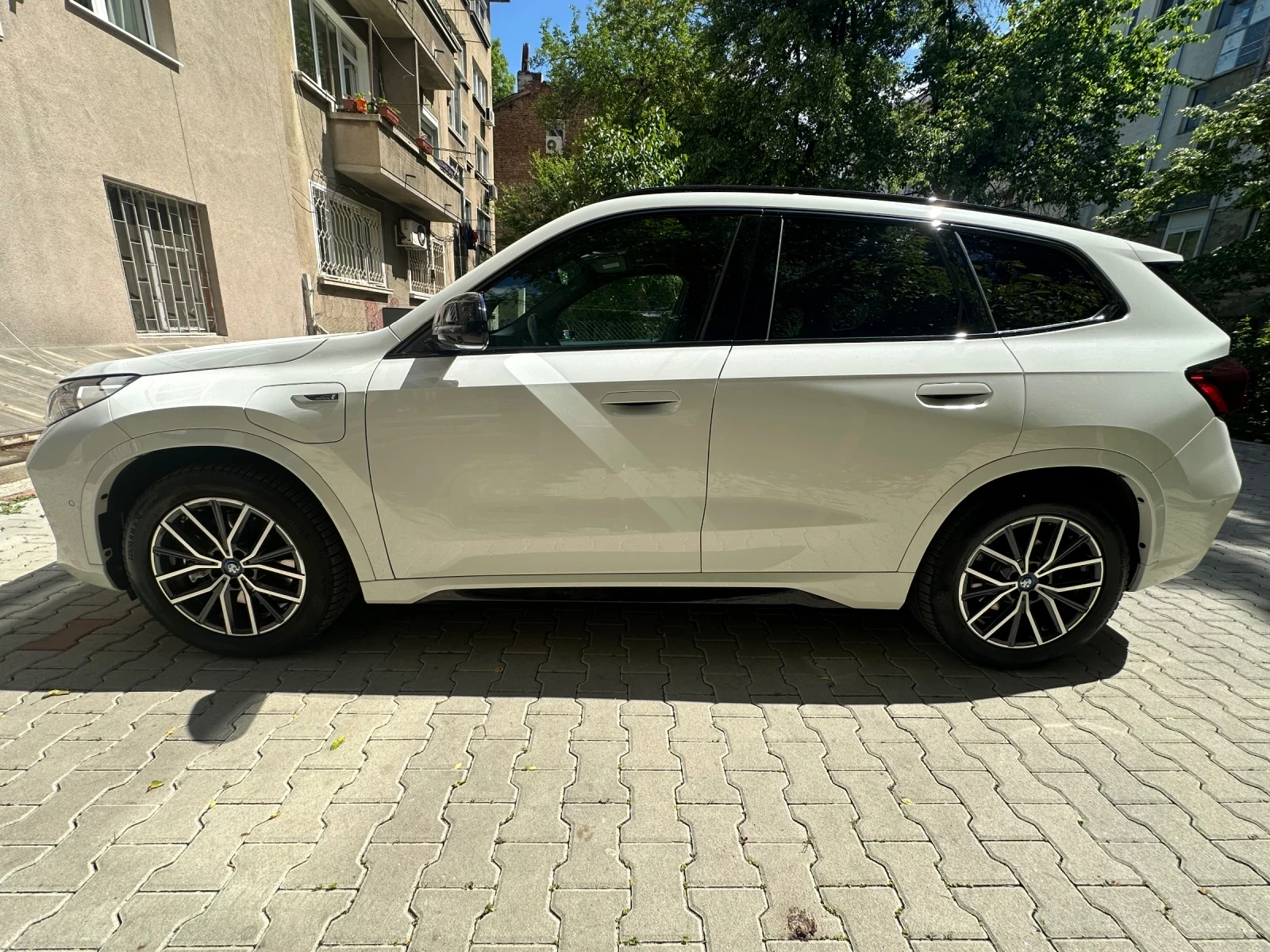 BMW X1 30e xDrive Plug-in Hybrid - изображение 8
