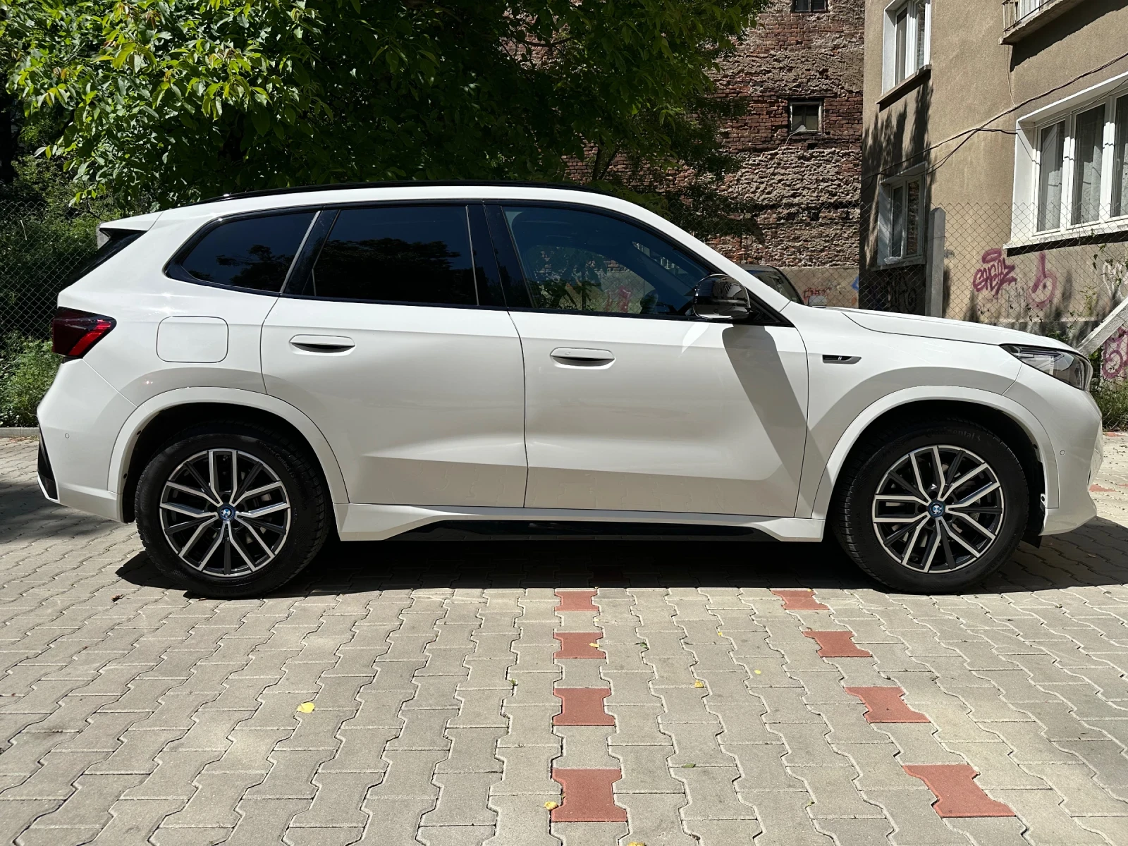 BMW X1 30e xDrive Plug-in Hybrid - изображение 4