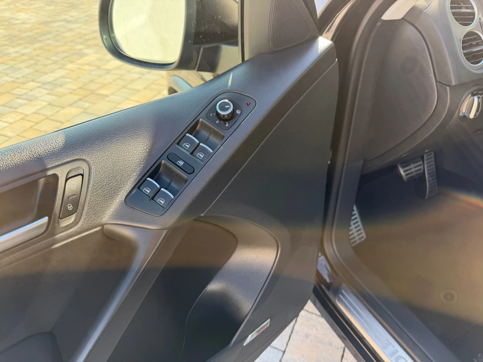 VW Tiguan 2.0TDI R-LINE , 4X4 , SWISS, PANORAMA | Mobile.bg � ����������� 8