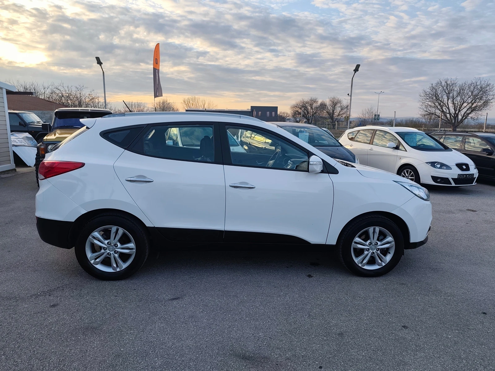 Hyundai IX35 1.7CRDI КОЖА, снимка 2 - Автомобили и джипове - 53990294