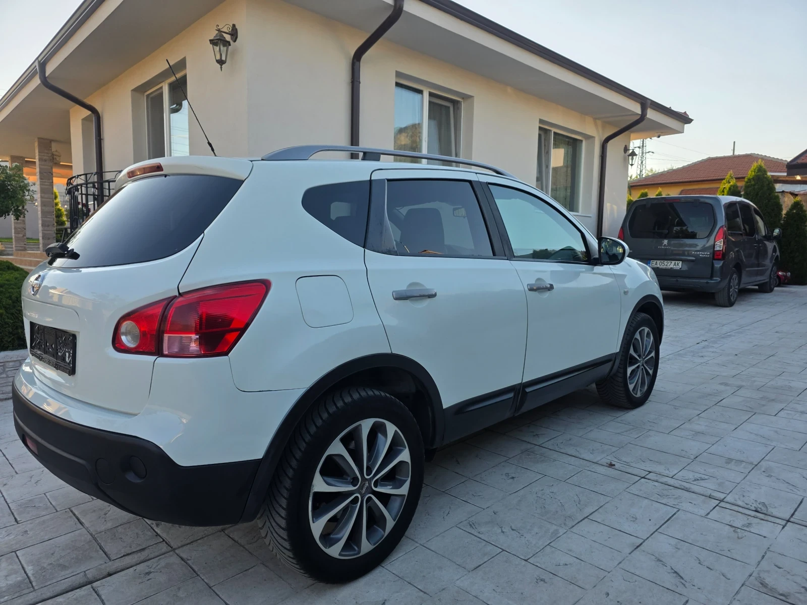 Nissan Qashqai 2.0 DCI N-TEC , снимка 4 - Автомобили и джипове - 55504510