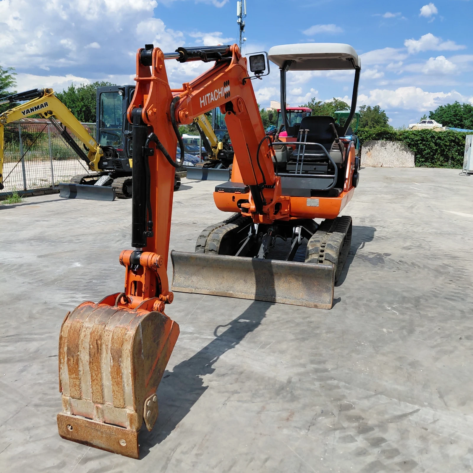 Багер Hitachi EX22-2 * 1800 МОТОЧАСА * КАТО НОВ * , снимка 8 - Индустриална техника - 53796219