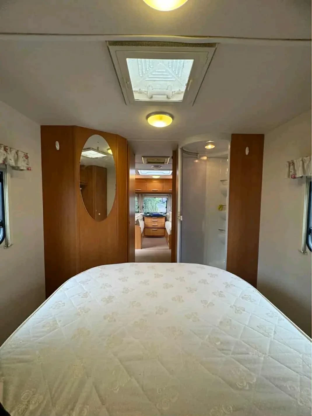 Каравана Други Lunar Lexon 585Sl ЦАРСКА СПАЛНЯ / Муувър - изображение 2