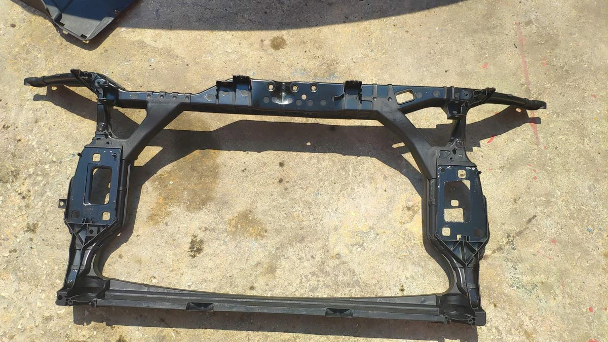 Очиларка, държач радиатор Audi A5 8T 8k0806594j