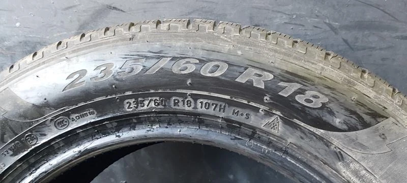 Гуми Зимни 235/60R18, снимка 8 - Гуми и джанти - 35124814