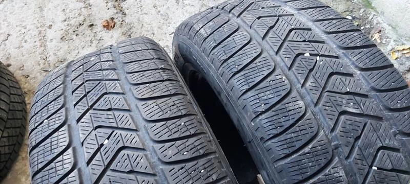 Гуми Зимни 235/60R18, снимка 2 - Гуми и джанти - 35124814