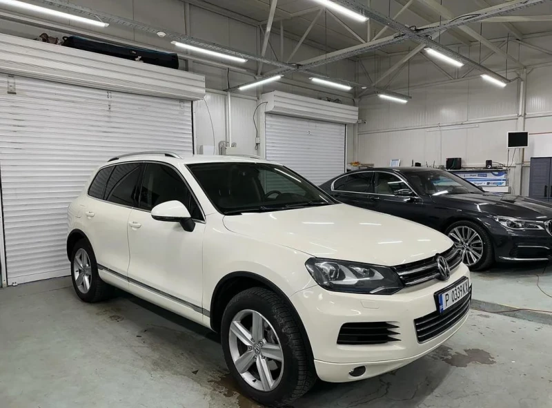 VW Touareg EURO 5, ОБСЛУЖЕН, НА ПРУЖИНИ, 2 КОМПЛЕКТА ДЖАНТИ, снимка 1 - Автомобили и джипове - 44725402