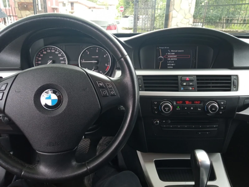 BMW 320 2.0 D E91 Facelift, снимка 11 - Автомобили и джипове - 51677487