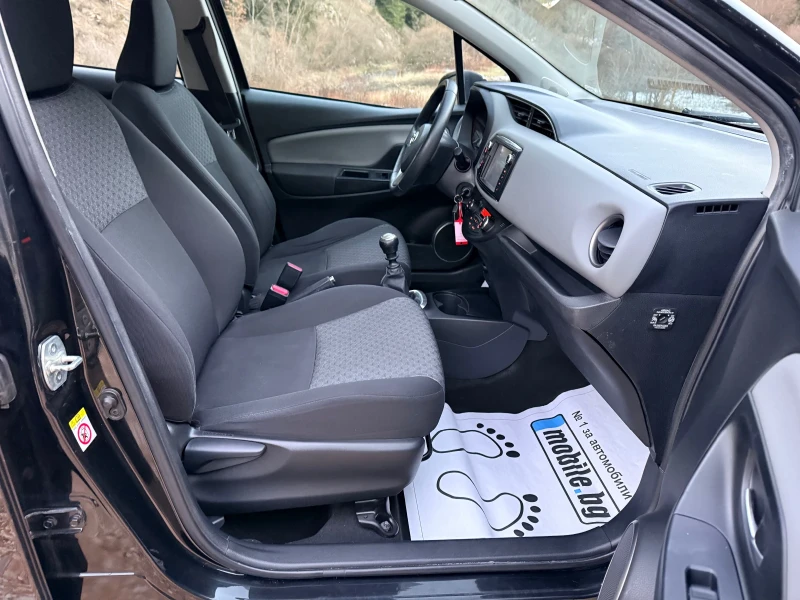 Toyota Yaris НОВИ ГУМИ* РЕАЛНИ КМ* БЕЗ РЪЖДА* НАВИГАЦИЯ* , снимка 9 - Автомобили и джипове - 53013967