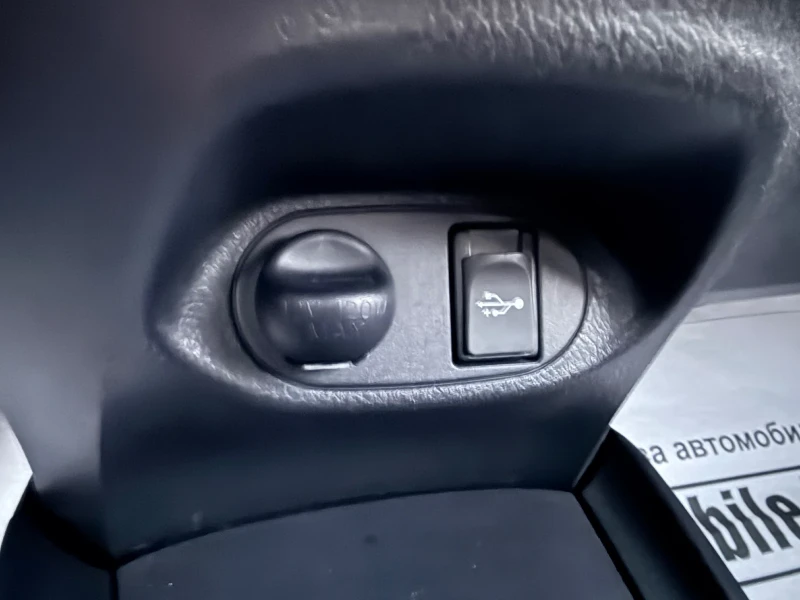 Toyota Yaris НОВИ ГУМИ* РЕАЛНИ КМ* БЕЗ РЪЖДА* НАВИГАЦИЯ* , снимка 15 - Автомобили и джипове - 53013967