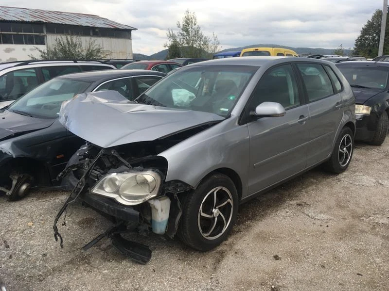 VW Polo, снимка 1 - Автомобили и джипове - 30531529