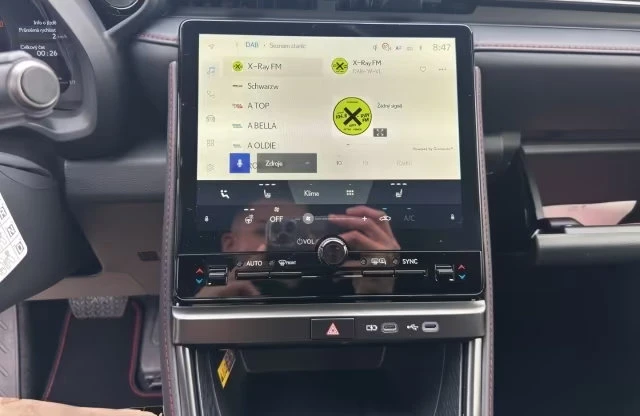 Lexus LBX 1.5HEV/136HP/EMOTION/CAM/LED/NAVI/CPLAY/289q, снимка 11 - Автомобили и джипове - 54518071