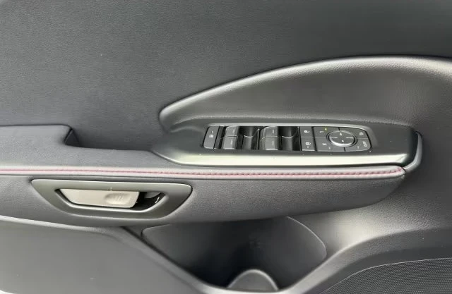 Lexus LBX 1.5HEV/136HP/EMOTION/CAM/LED/NAVI/CPLAY/289q, снимка 13 - Автомобили и джипове - 54518071