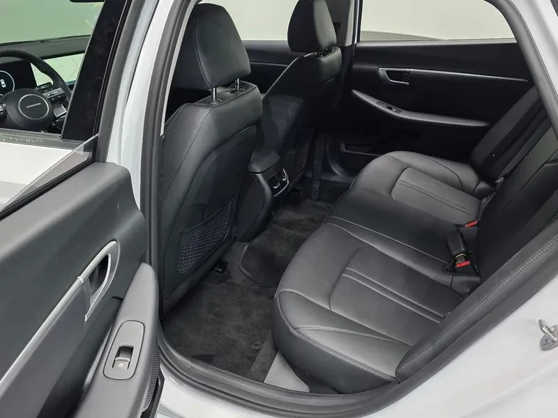 Hyundai Sonata 1.6 Turbo S, снимка 11 - Автомобили и джипове - 55886612