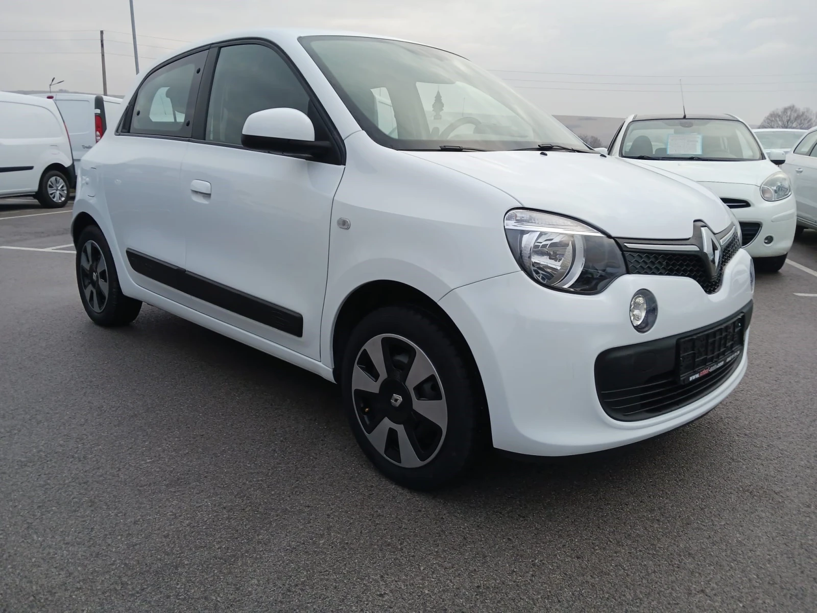 Renault Twingo 1.0 - изображение 3