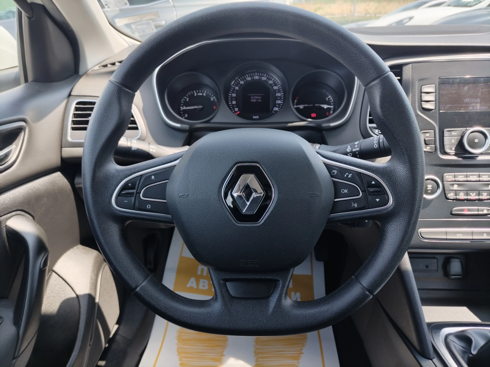 Renault Megane 1.3TCe 140 к.с./Life - изображение 9