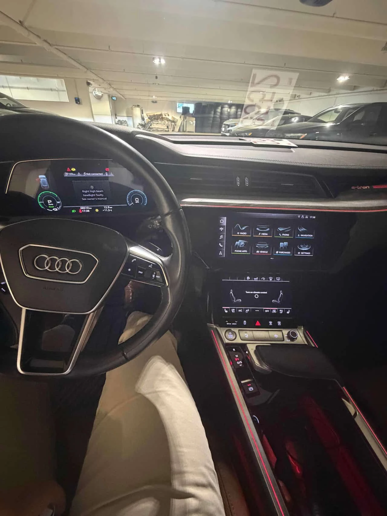 Audi E-Tron * Technik* B & O*  2 КЛЮЧА* PANO* ПОДГРЕВ* KEYLESS, снимка 9 - Автомобили и джипове - 53991930